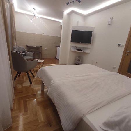 Studio Apartman Lukavica SJJ Exterior foto