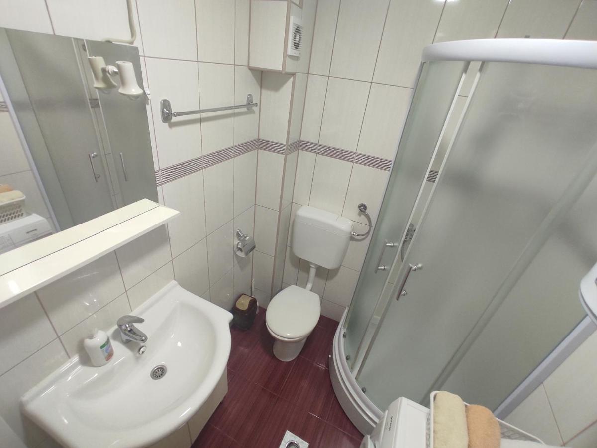 Studio Apartman Lukavica SJJ Exterior foto