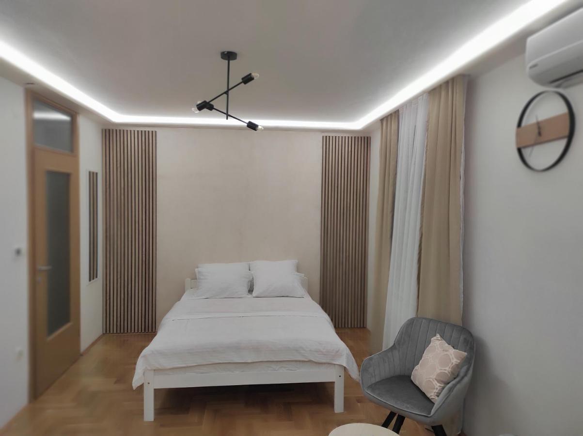 Studio Apartman Lukavica SJJ Exterior foto
